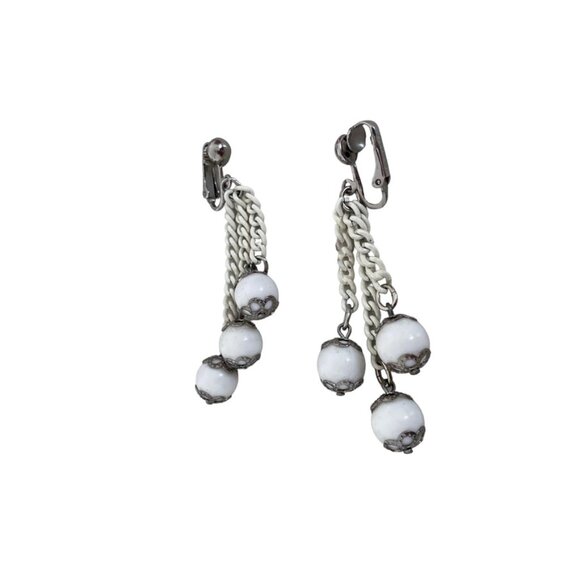 VINTAGE CELEBRITY White Clip On earrings Long Dangling - Picture 1 of 5
